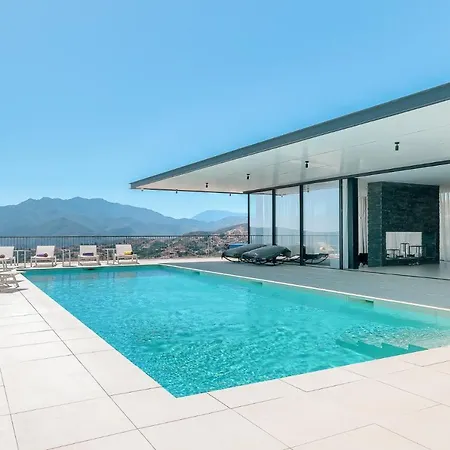 Luxury With Heated Pool, Gym And Cinema Villa